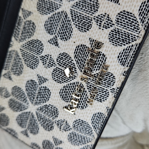 Kate Spade Flower Black and White Card Holder - Picture 4 of 7